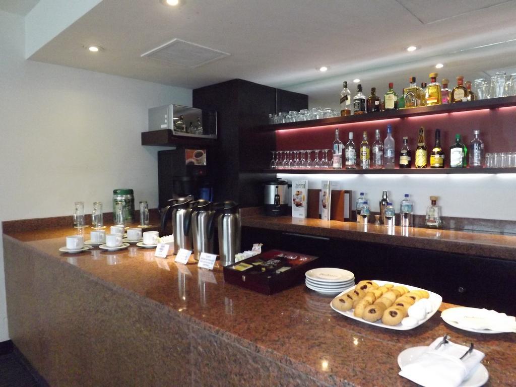 Radisson Paraiso Hotel מקסיקו סיטי מראה חיצוני תמונה The bar at the lounge