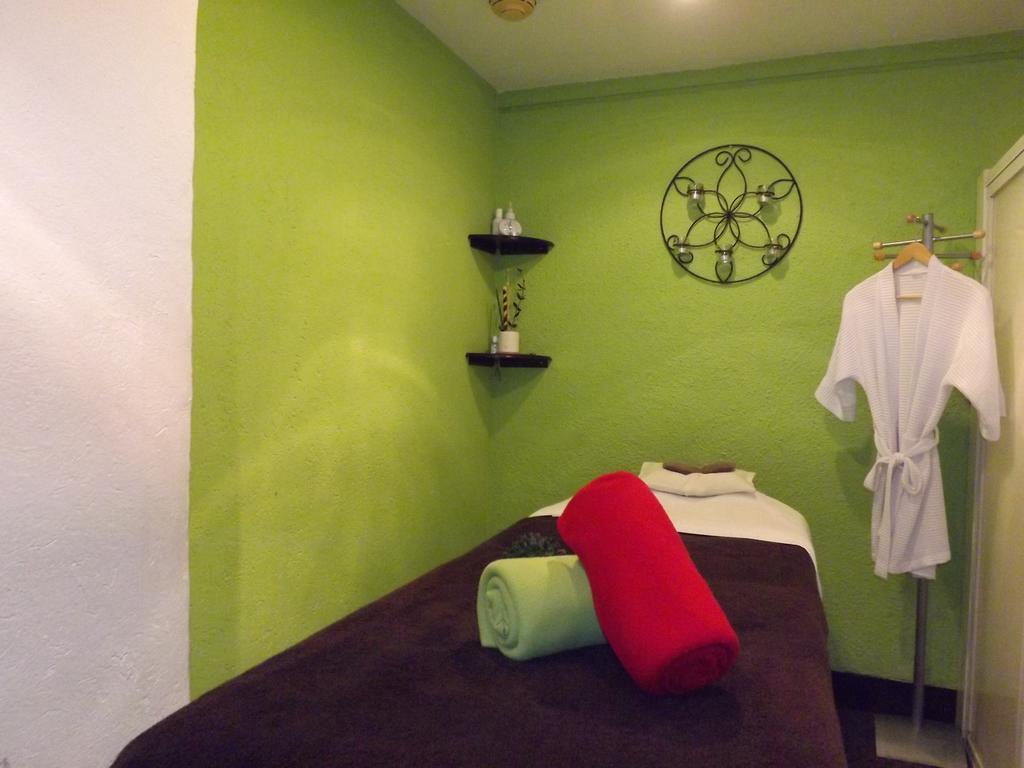 Radisson Paraiso Hotel מקסיקו סיטי מראה חיצוני תמונה A massage room at a spa