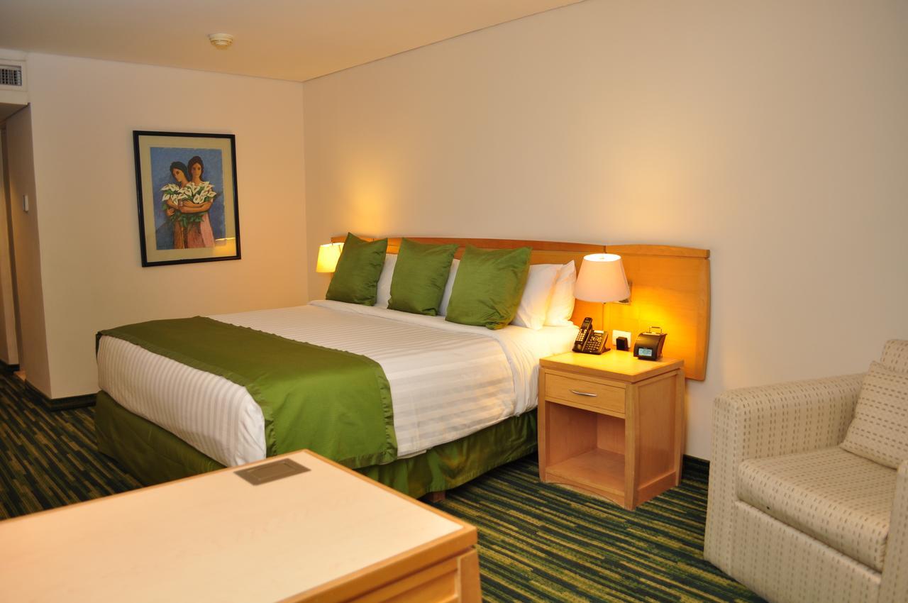 Radisson Paraiso Hotel מקסיקו סיטי מראה חיצוני תמונה A room at the Best Western Premier Hotel at the Royal Hawaiian