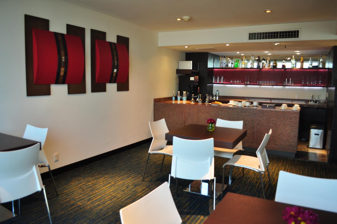 Radisson Paraiso Hotel מקסיקו סיטי מראה חיצוני תמונה The lounge at the airport